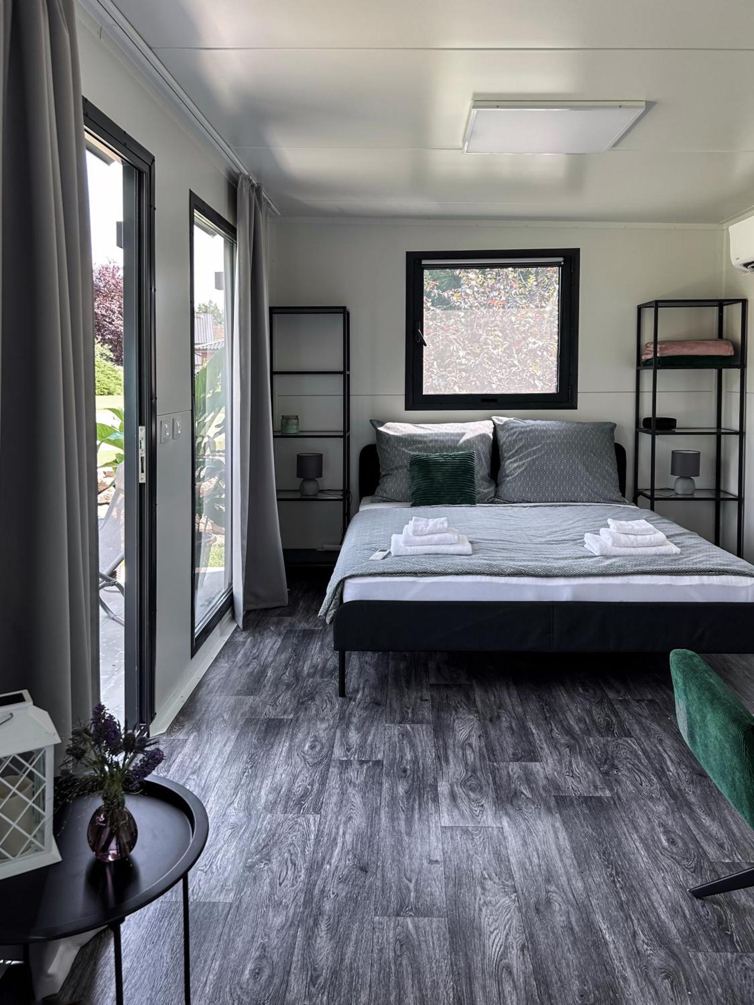 Tiny House Mezi Sklepy Apartment Kobyli Exterior photo