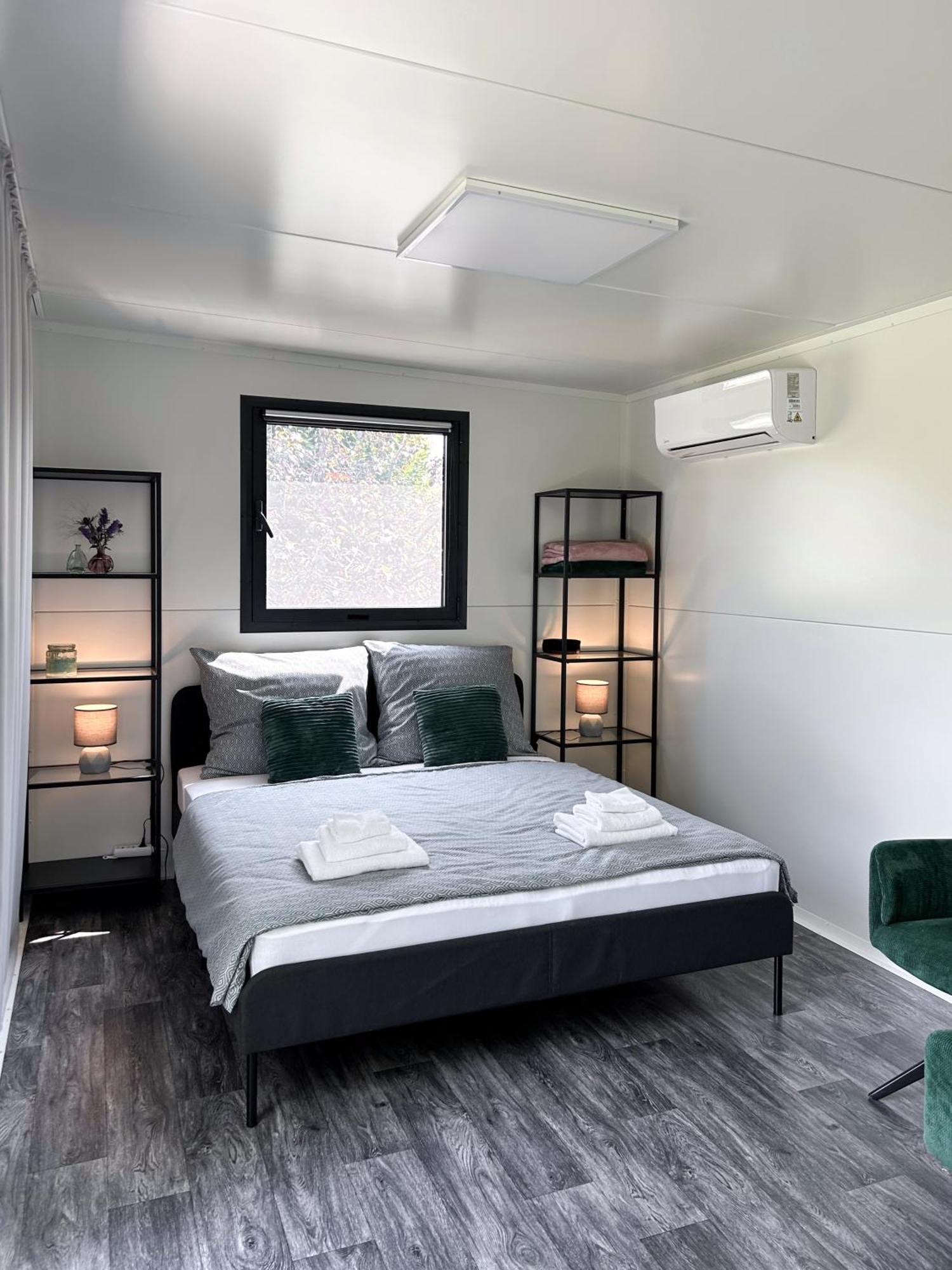 Tiny House Mezi Sklepy Apartment Kobyli Exterior photo